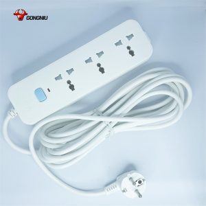 Ổ cắm đa năng 3 lỗ, 2 chấu,1 công tắc GONEO GNVN-N1030-30 3met